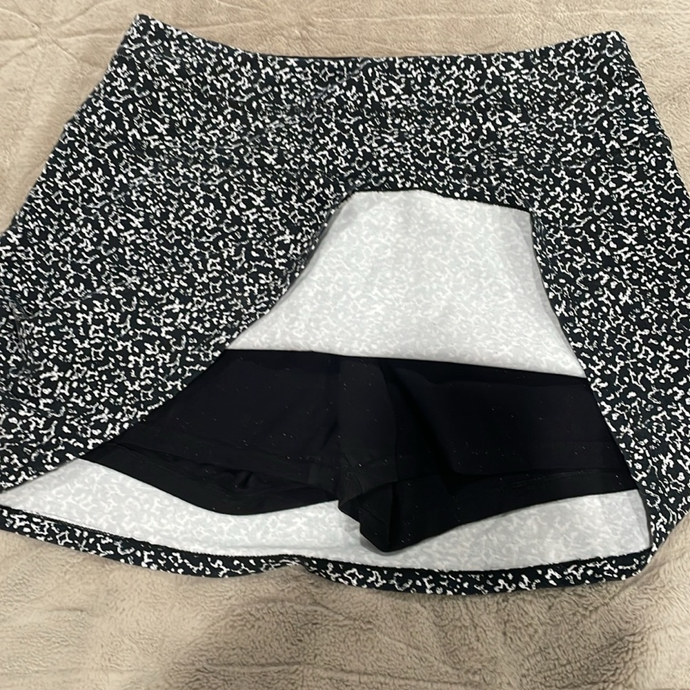 Slender Shapes Stretch B&W Skort - L - Picture 3 of 5